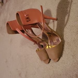 Gomax pink and nude heeled sandal with ankle strap. Size 8. Heel height 4.5in
